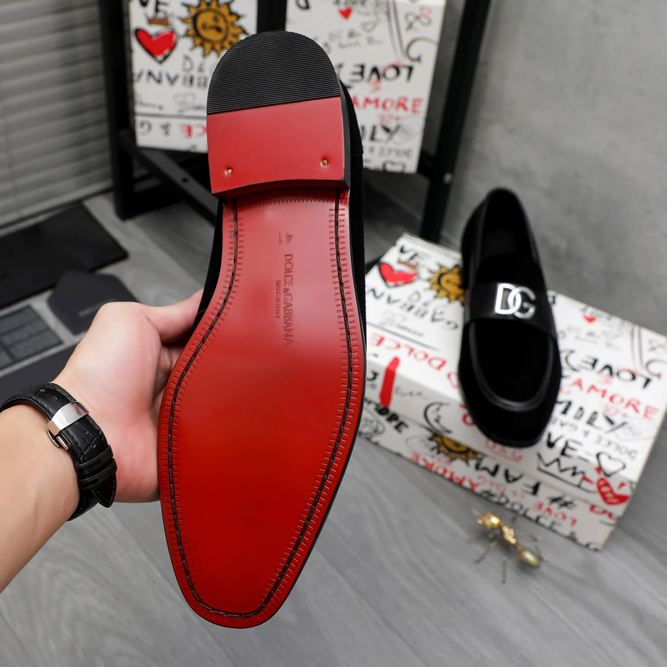 Men's shoes 💰500 Product trademark: DG (Dolce & Gabbana) business casual leather shoes Regular size: 38-45 (45 is custom-made and non-returnable) Product materials: Selected frosted cowhide upper, cowhide lining, original outsole